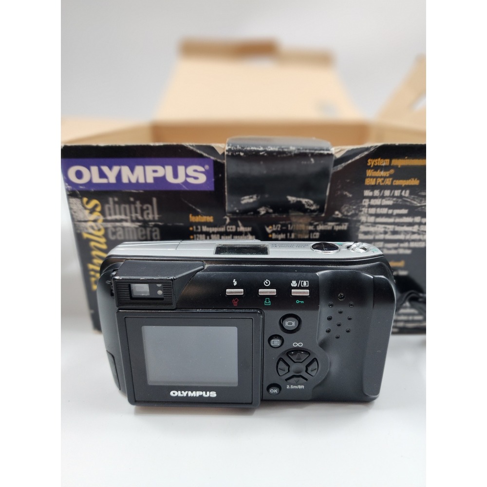 Olympus Camedia D-460 Zoom Digital Camera 1.3MP 3x Optical Zoom Silver Boxed - Picture 2 of 16